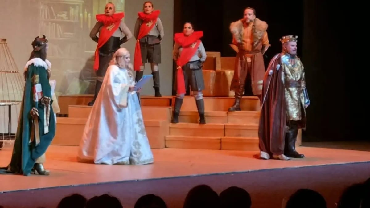 Escena de Juana, el musical en el Auditorio Montserrat Caballé de Arganda del Rey durante la segunda tarde de la temporada de Arganda Cultural