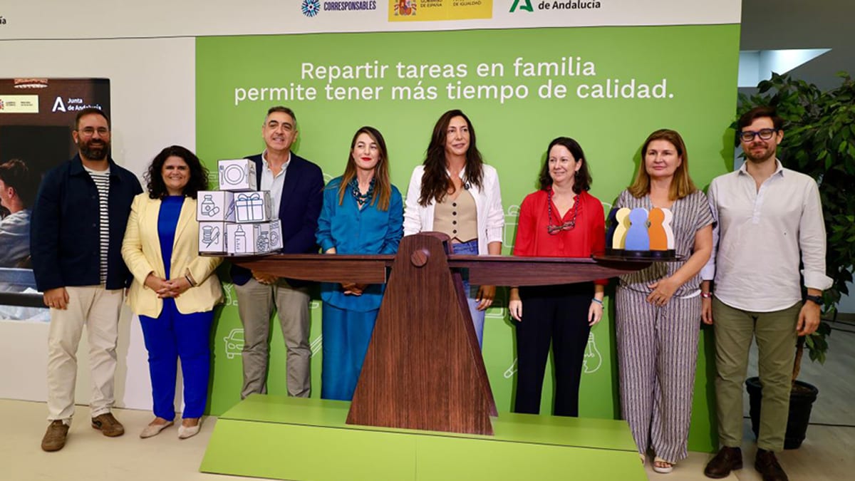 Cartel de la campaña Para estar contigo sobre corresponsabilidad y conciliación familiar de la Junta de Andalucía