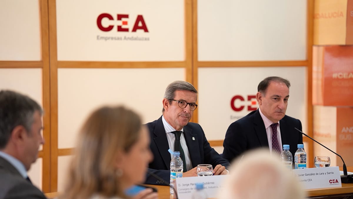 Presentación de la Junta de Andalucía sobre inversión industrial a la Confederación de Empresarios de Andalucía