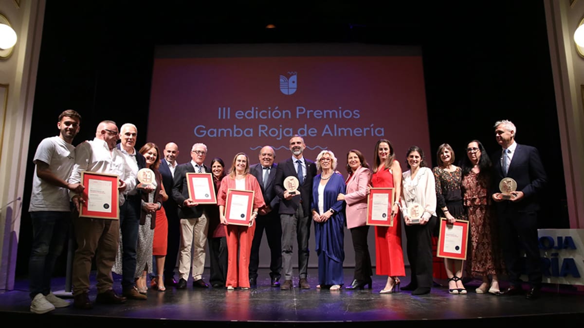 Ramón Fernández-Pacheco recoge el galardón de los Premios Gamba Roja de Almería en la III edición de los premios
