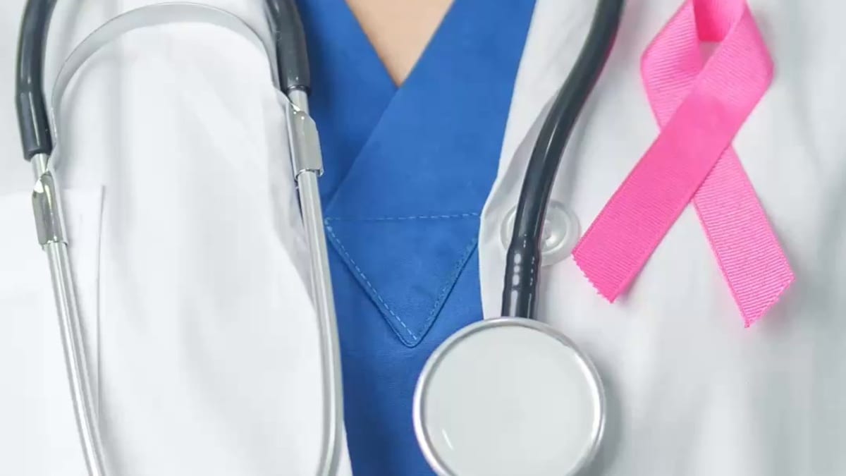 Campaña de la Junta de Comunidades de Castilla-La Mancha sobre el Día Mundial contra el Cáncer de Mama, con énfasis en el diagnóstico precoz