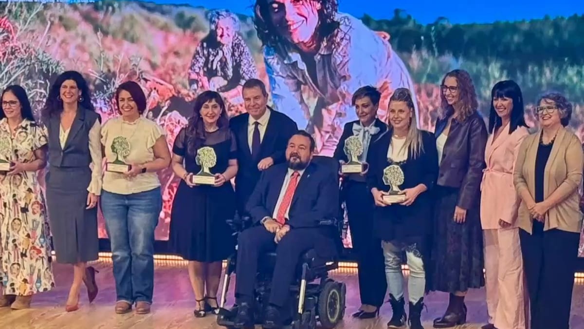 Cartel del Día Internacional de las Mujeres Rurales de la Junta de Comunidades de Castilla-La Mancha con mensaje de agradecimiento