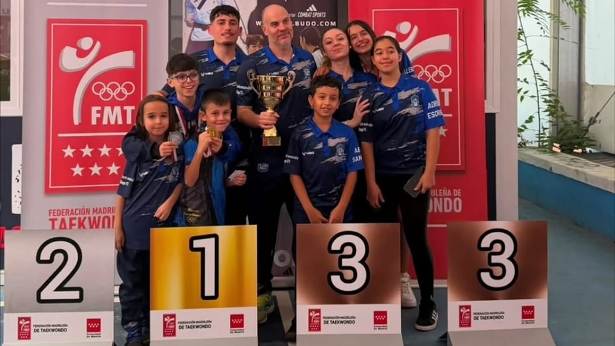 Deportistas del club KIAP-TI de Móstoles en el Campeonato de Promoción de Madrid de Taekwondo celebrado en el Polideportivo Puerta de Hierro