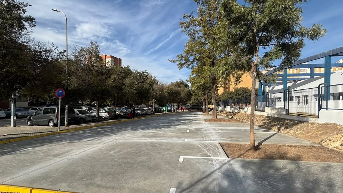 Nuevas plazas de aparcamiento habilitadas en la calle Artesanos de La Orden, Huelva