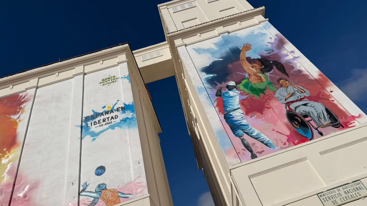 Visita de los diputados provinciales al Centro Joven y Deportivo 'El Silo' de La Roda