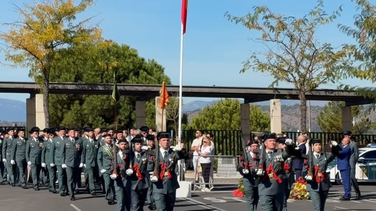 Celebración de la Fiesta Nacional en Las Rozas con misa solemne y acto oficial de la Guardia Civil