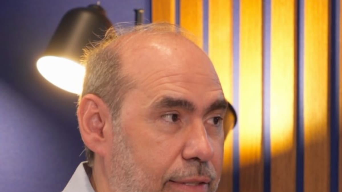 Rafael Amo reflexionando sobre la relación entre ChatGPT y la amistad digital en el podcast ONLIFE