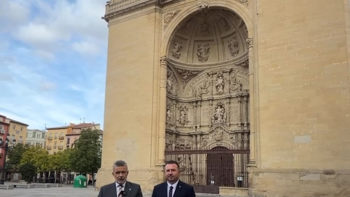 Acto de sellado del hermanamiento entre Logroño y Belén con ambos alcaldes presentes