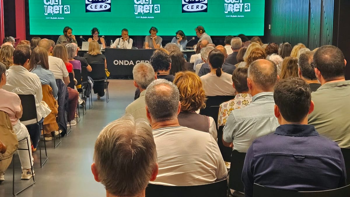 Grabación del programa La Cultureta de Onda Cero en el Centro de la Cultura del Rioja con participación del alcalde sobre Azcona