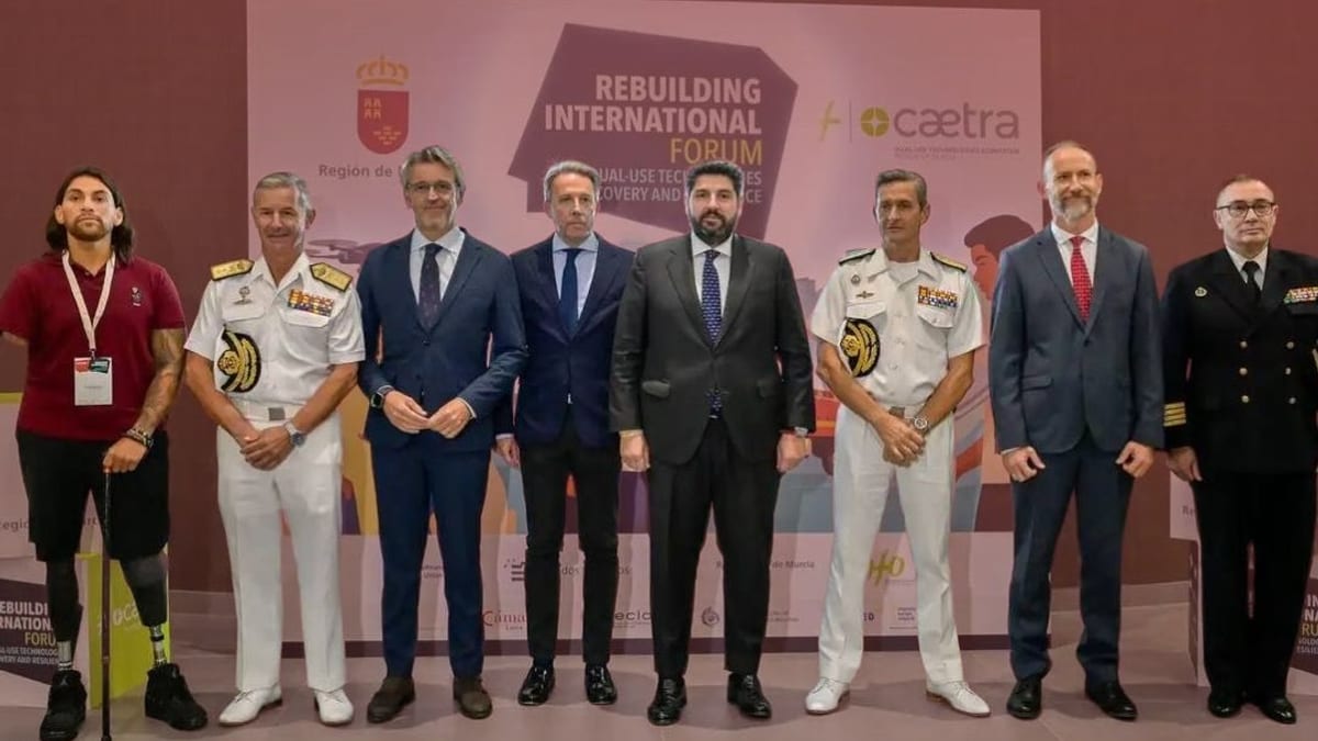 Cartel promocional del Rebuilding International Forum Caetra en Lorca, que muestra el evento sobre tecnologías de doble uso para reconstrucción en la Región de Murcia