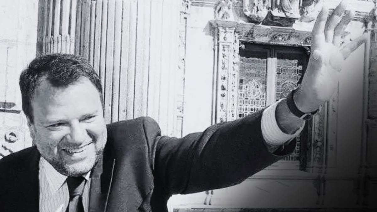 Fotografía de Alfredo Sánchez Monteseirín, alcalde de Sevilla, con sus años de vida 1957-2026