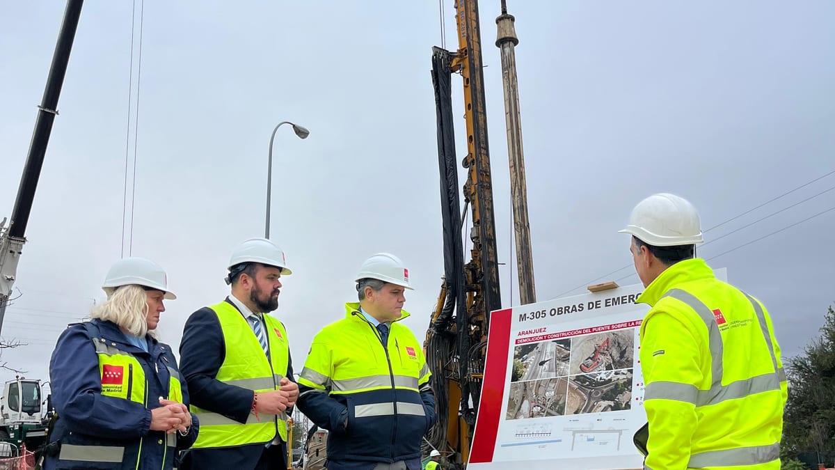 Obras de emergencia en la M-305, carretera que conecta Aranjuez y Seseña, con inspección del Consejero de Vivienda y el Alcalde