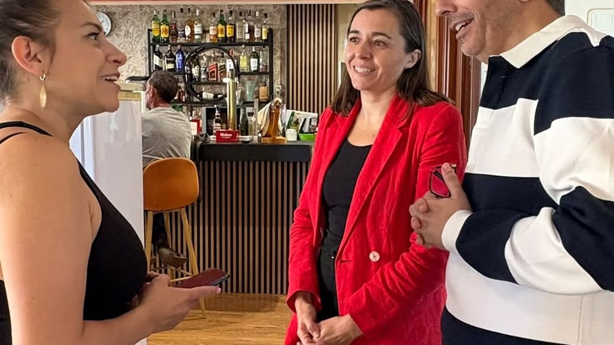 La alcaldesa Raquel Jimeno y el concejal Luis Pueyo visitan el bar Macondo en Parque Olimpia de Ciempozuelos