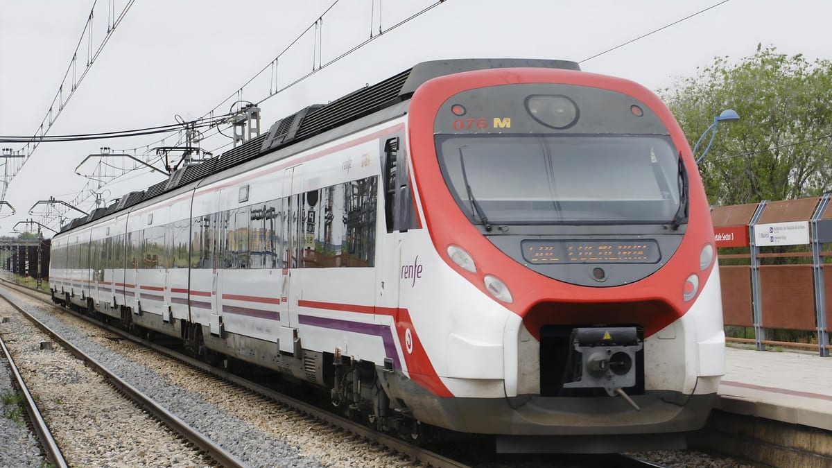 Puesto sanitario avanzado del SUMMA112 montado en el lugar del accidente ferroviario de Urda en Toledo