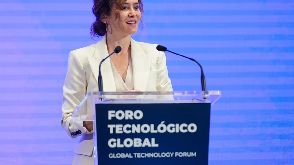 Isabel Díaz Ayuso en el Foro Tecnológico Global de la AEC pronunciando discurso sobre inteligencia artificial