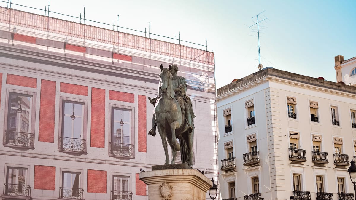 Simulacro de incendio en el Real Coliseo Carlos III de San Lorenzo de El Escorial para ensayar el rescate de bienes culturales