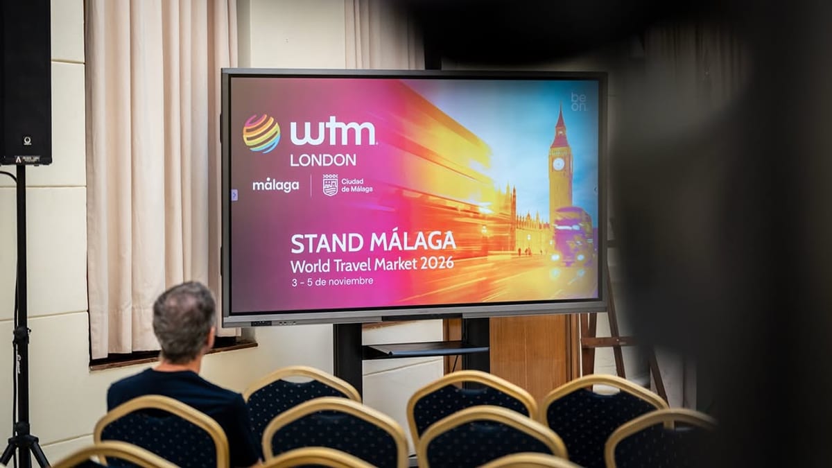 Stand de Málaga en World Travel Market Londres 2024, con el logotipo de la ciudad y la marca World Travel Market