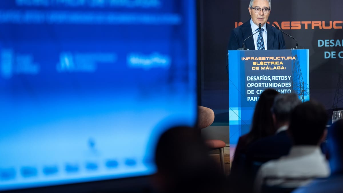 Cartel del foro de infraestructura eléctrica de Málaga sobre desafíos y oportunidades de crecimiento