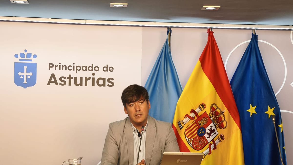 Consejero de Ciencia del Gobierno de Asturias presentando los compromisos del proyecto Manzana del Talento en Avilés
