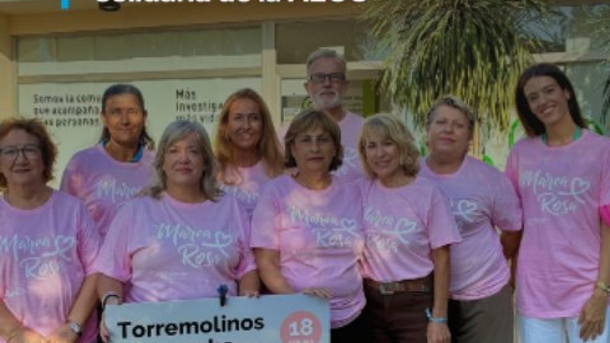 Cartel de la Marea Rosa solidaria de Torremolinos del 18 de octubre promovido por la AECC contra el cáncer