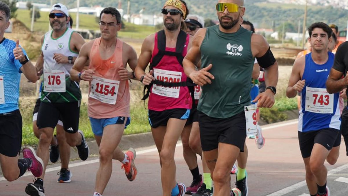 Cartel informativo del Medio Maratón Elvas-Badajoz con información sobre el agotamiento de dorsales