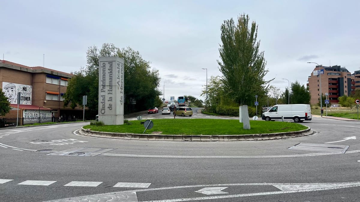 Glorieta de Camarma en Alcalá de Henares con nuevas luminarias y báculos de alumbrado público