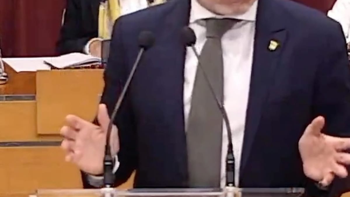 Conrado Escobar, alcalde de Logroño, durante una intervención sobre mejoras en barrios
