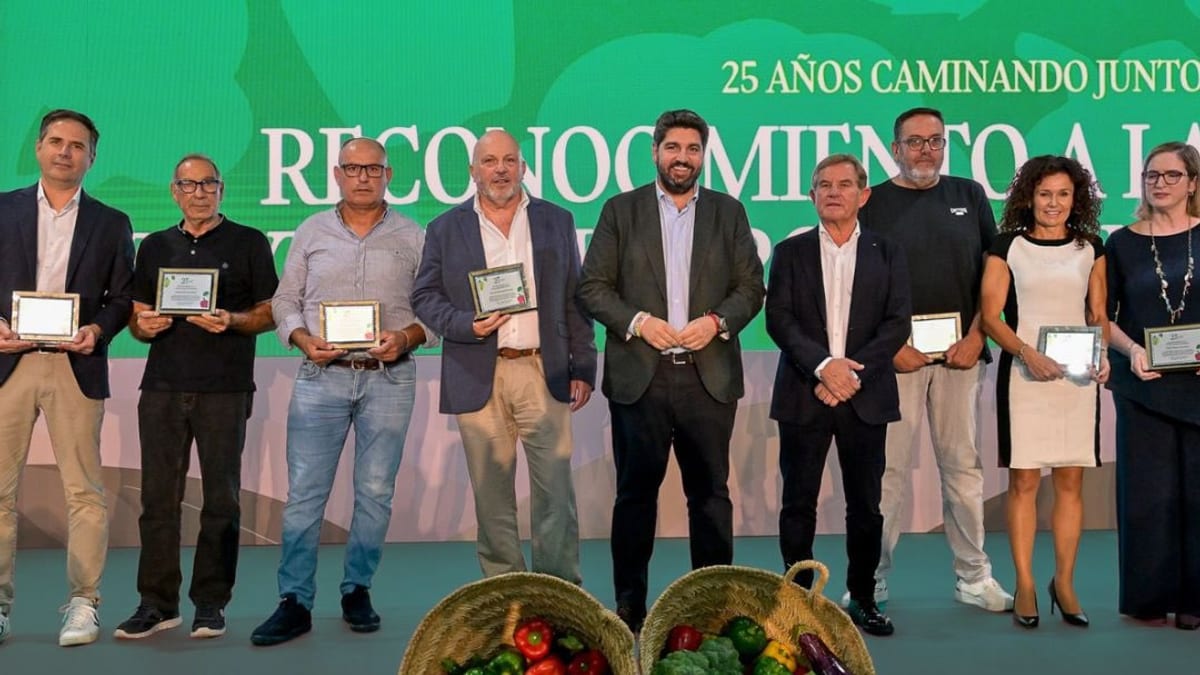 Cartel de celebración del 25 aniversario de Mercagrisa en San Javier con el mensaje de reconocimiento a la Región de Murcia