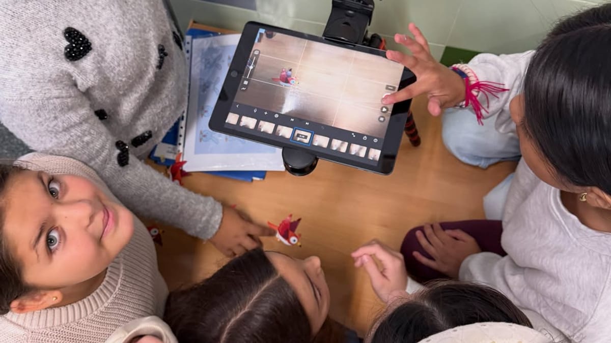 Taller de mediación artística 'Doce frames por segundo de Amabilidá' impartido en el Colegio Público Ventanielles de Oviedo