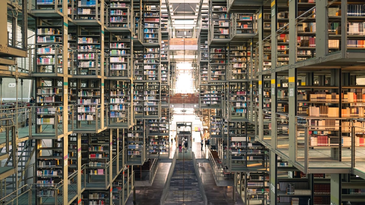 Cartel del Ministerio de Educación conmemorando el Día de las Bibliotecas con el mensaje 'Porque cada biblioteca abre una puerta al aprendizaje'
