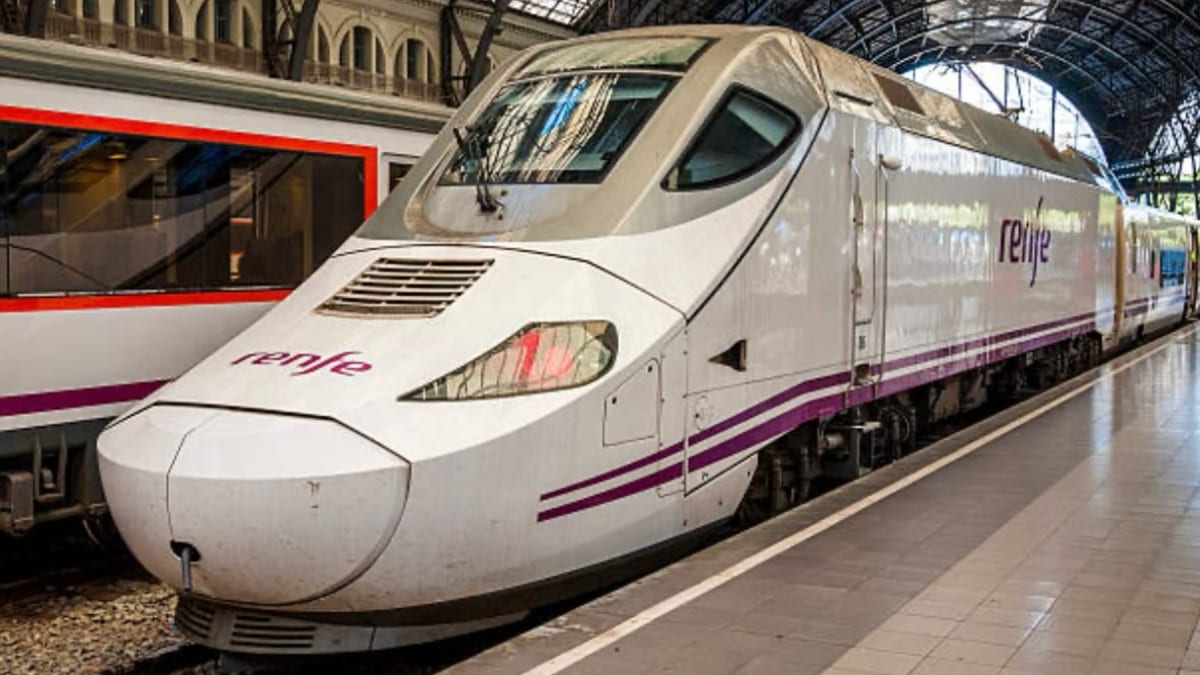 Carril de ferrocarril con perspectiva de electrificación para el AVE en Talavera de la Reina