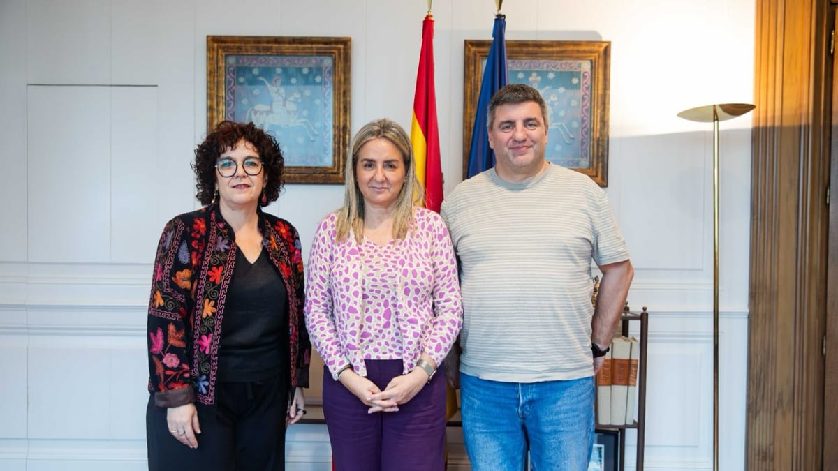 Ministra Milagros Tolón durante su encuentro con la presidenta de CEAPA, María Sánchez Martín, y el secretario general Javier Sánchez Sobral