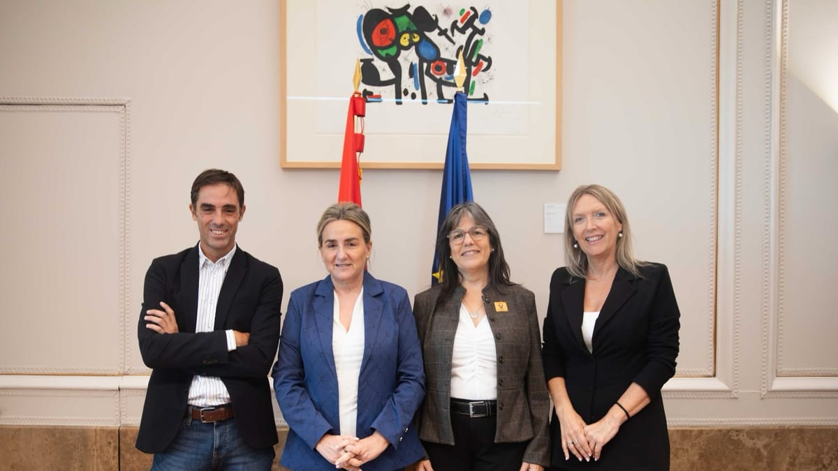 La ministra Milagros Tolón durante el encuentro con representantes de la Federación de Directivas y Directivos de Centros Públicos de Educación Infantil y Primaria
