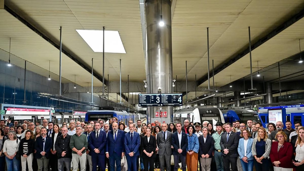 Minuto de silencio en la Estación Intermodal de Palma en memoria de las víctimas del accidente ferroviario de Toledo