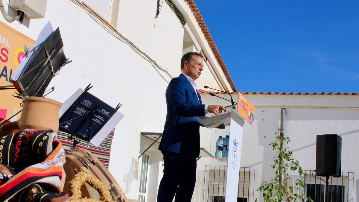 Manuel Serrano durante el acto institucional de reconocimiento a las mujeres rurales en Santa Ana, Albacete