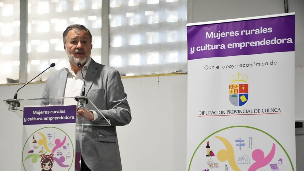 Alcalde de Cuenca y concejala de Igualdad Estela Soliva en la inauguración de la jornada de mujeres rurales y cultura emprendedora en La Hípica