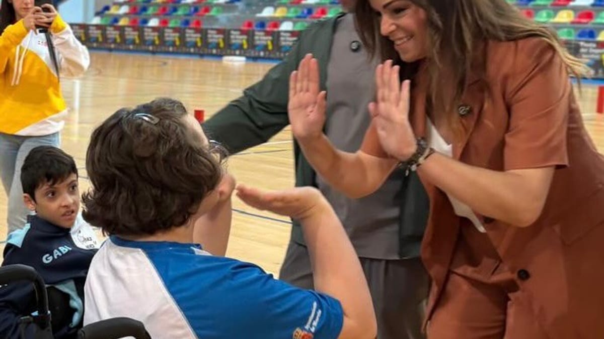 Participantes disfrutando en la Fiesta del Deporte de Murcia con actividades y modalidades deportivas variadas