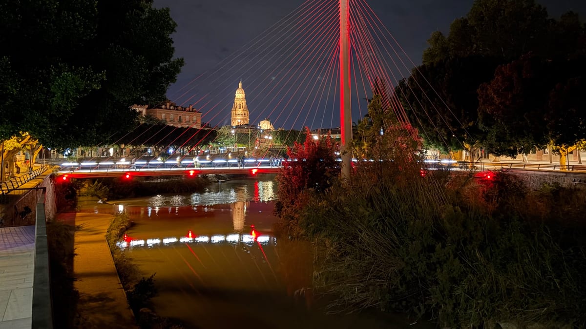 Iluminación tricolor de espacios municipales de Murcia con los colores de la bandera de España
