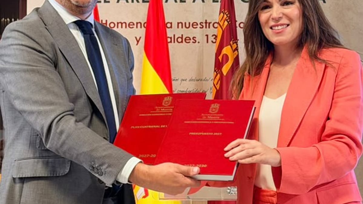 Presentación del presupuesto de Murcia 2027 en acto institucional del Ayuntamiento