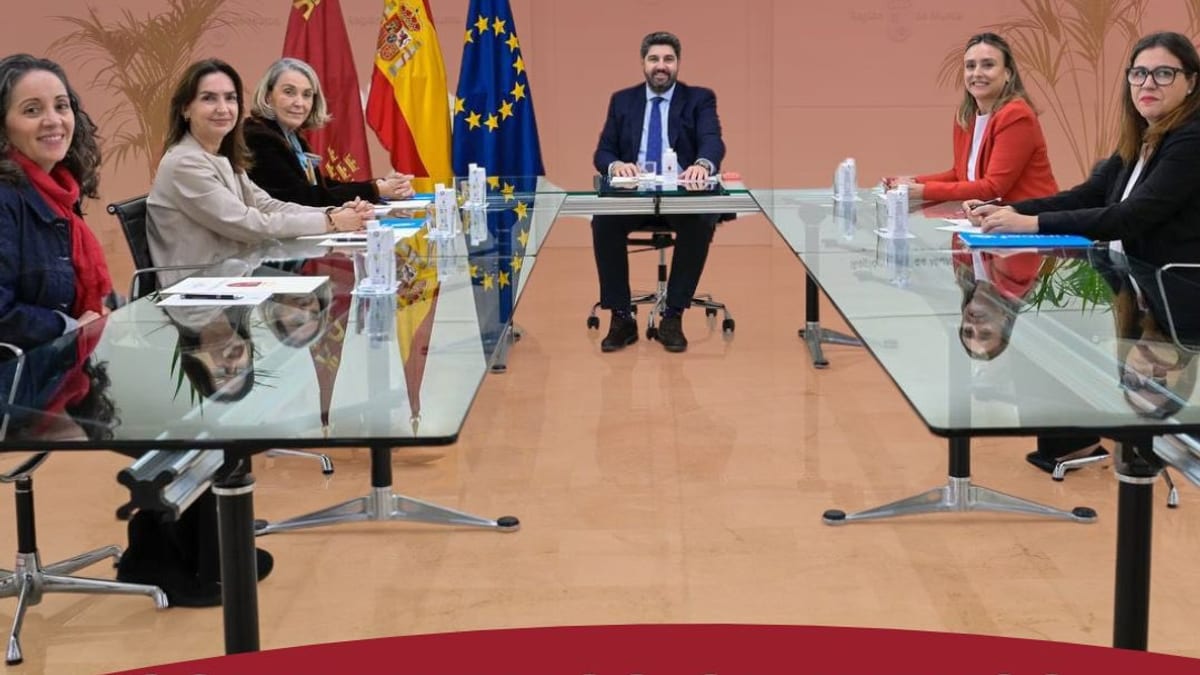 Encuentro entre el presidente López Miras y las presidentes de UNICEF España y UNICEF Comité Murcia