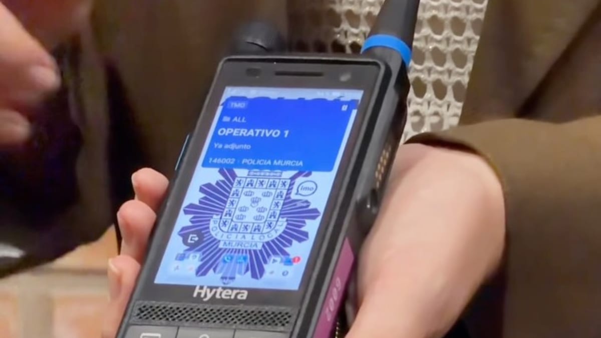 Terminal TETRA-LTE Hytera utilizado por los servicios de emergencia de Murcia para comunicaciones en situaciones críticas