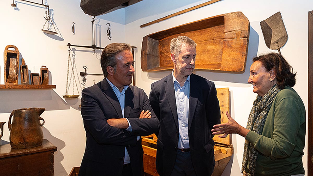 Fachada del Museo Etnográfico de Cantabria durante la celebración de su 60 aniversario
