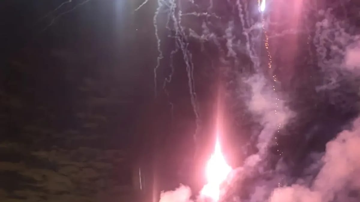 Peña BFL de Navalcarnero en Villanueva del Pardillo apoyando los fuegos artificiales de Protevva Pardillo