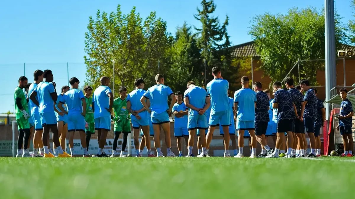 Sesión de entrenamiento del equipo de Navalcarnero preparándose para el partido ante Atlético Paso