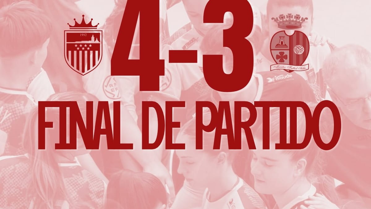 Jugadoras del equipo femenino de Segunda División de Navalcarnero celebrando la victoria 4-3 en la Estación