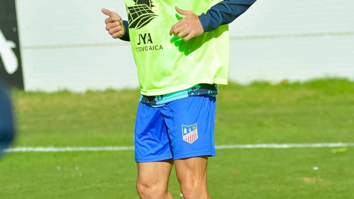 Jugadores del Navalcarnero preparados para el encuentro ante Salamanca CF UDS