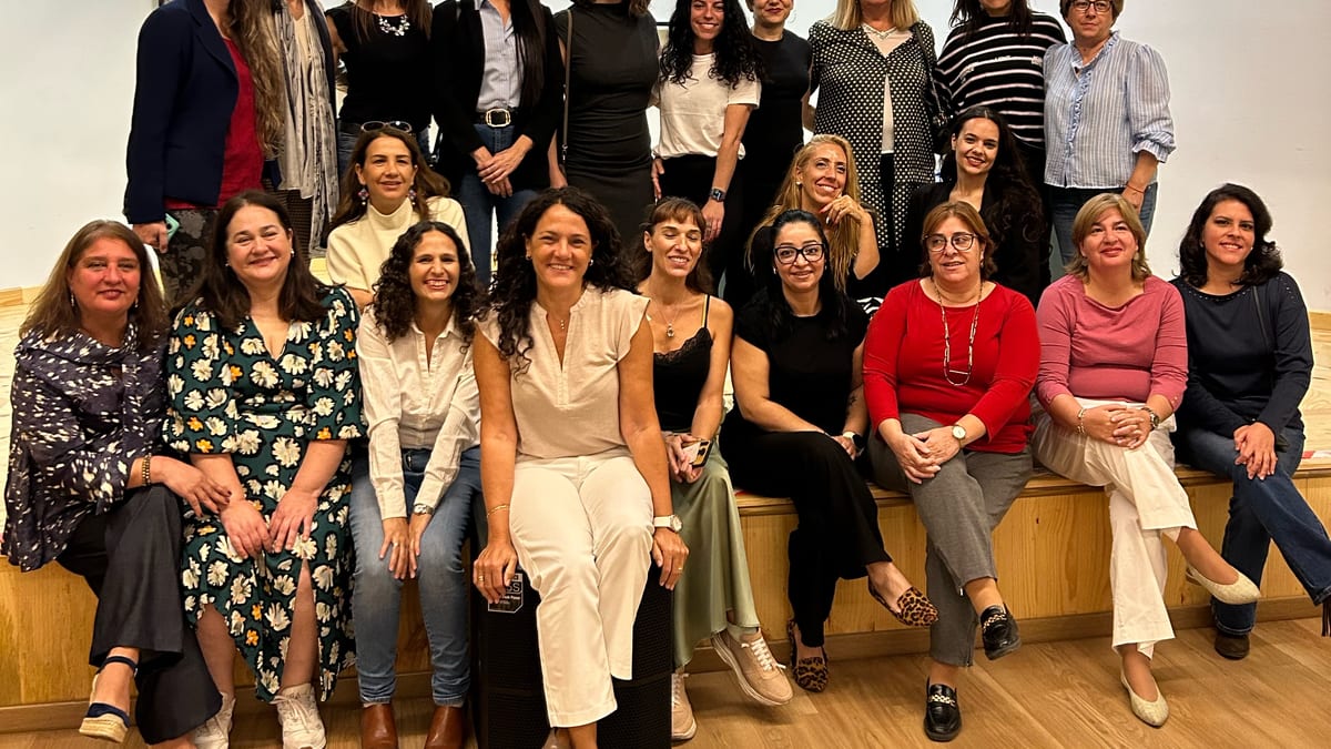 Concejal Pepa Blázquez y grupo de mujeres empresarias en el evento Networking Conexión Rural