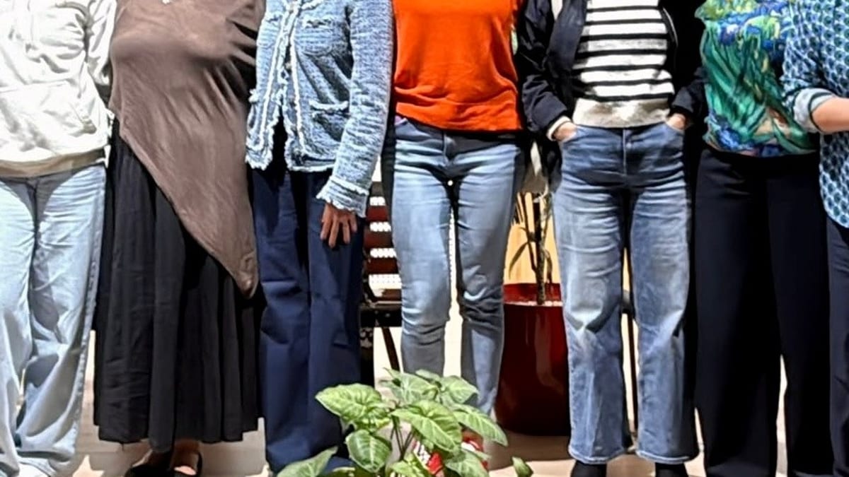 Escena de la obra teatral 'Nice to meet you' en el Centro Ágora de Albacete, con la concejala de Juventud y Mayores Gala de la Calzada