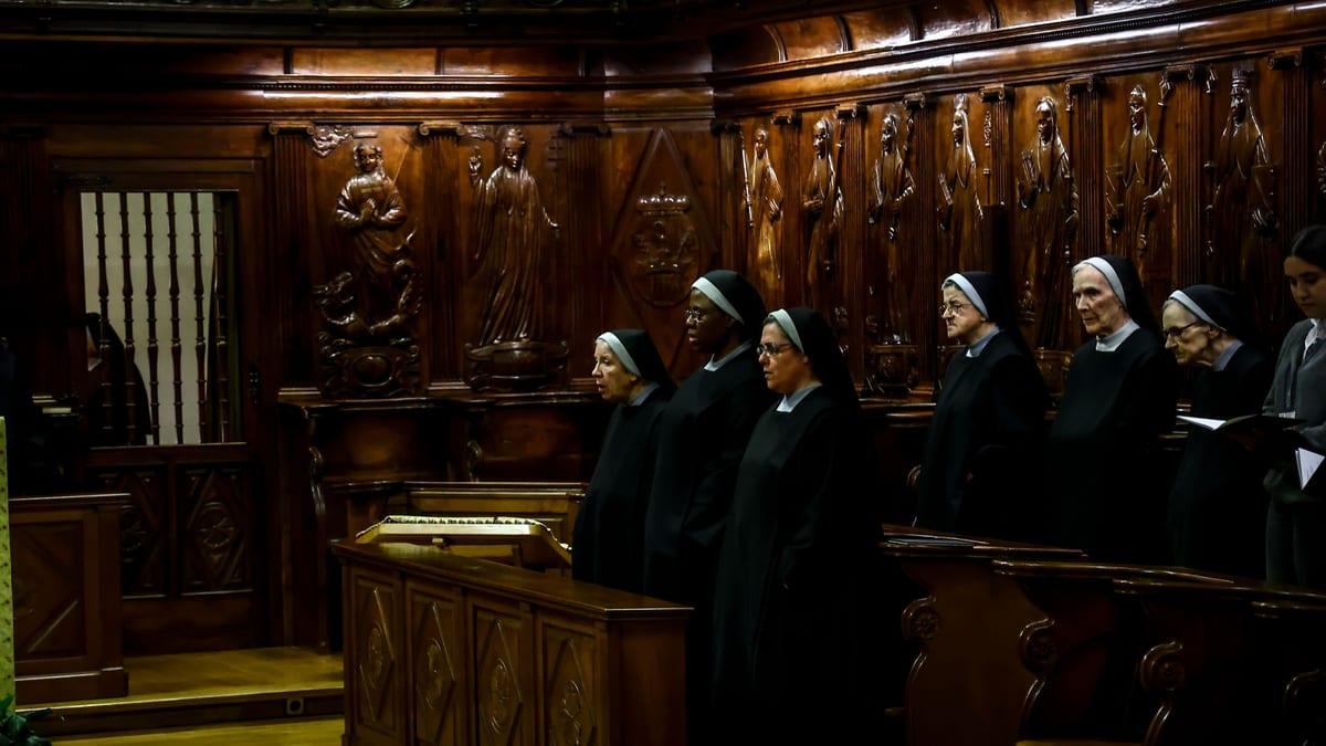 Cantos de la comunidad de monjas benedictinas durante la Noche Blanca de Oviedo