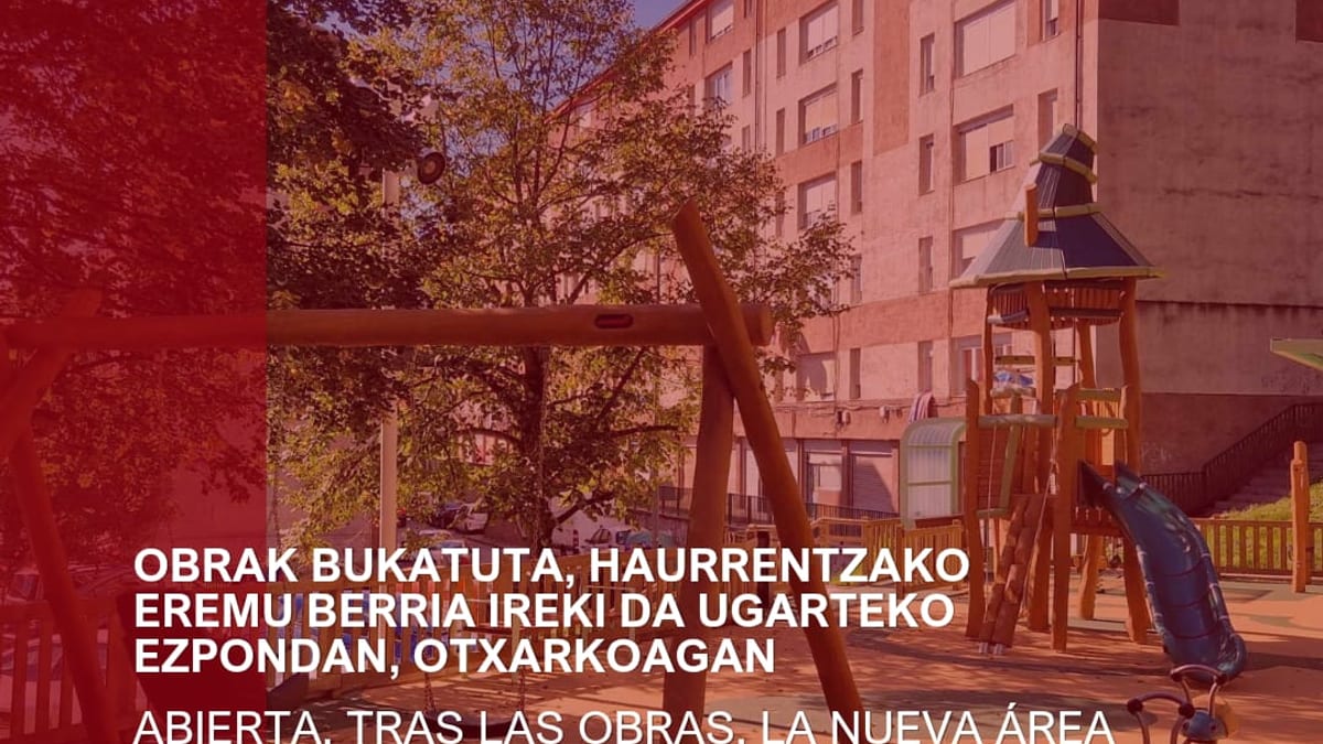 Vista de la nueva área infantil con columpios, tobogán integrado en la ladera y estructura multifuncional en el talud de Ugarte, Otxarkoaga